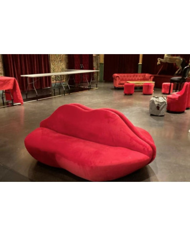 Canapé rouge en forme de bouche L 203 cm