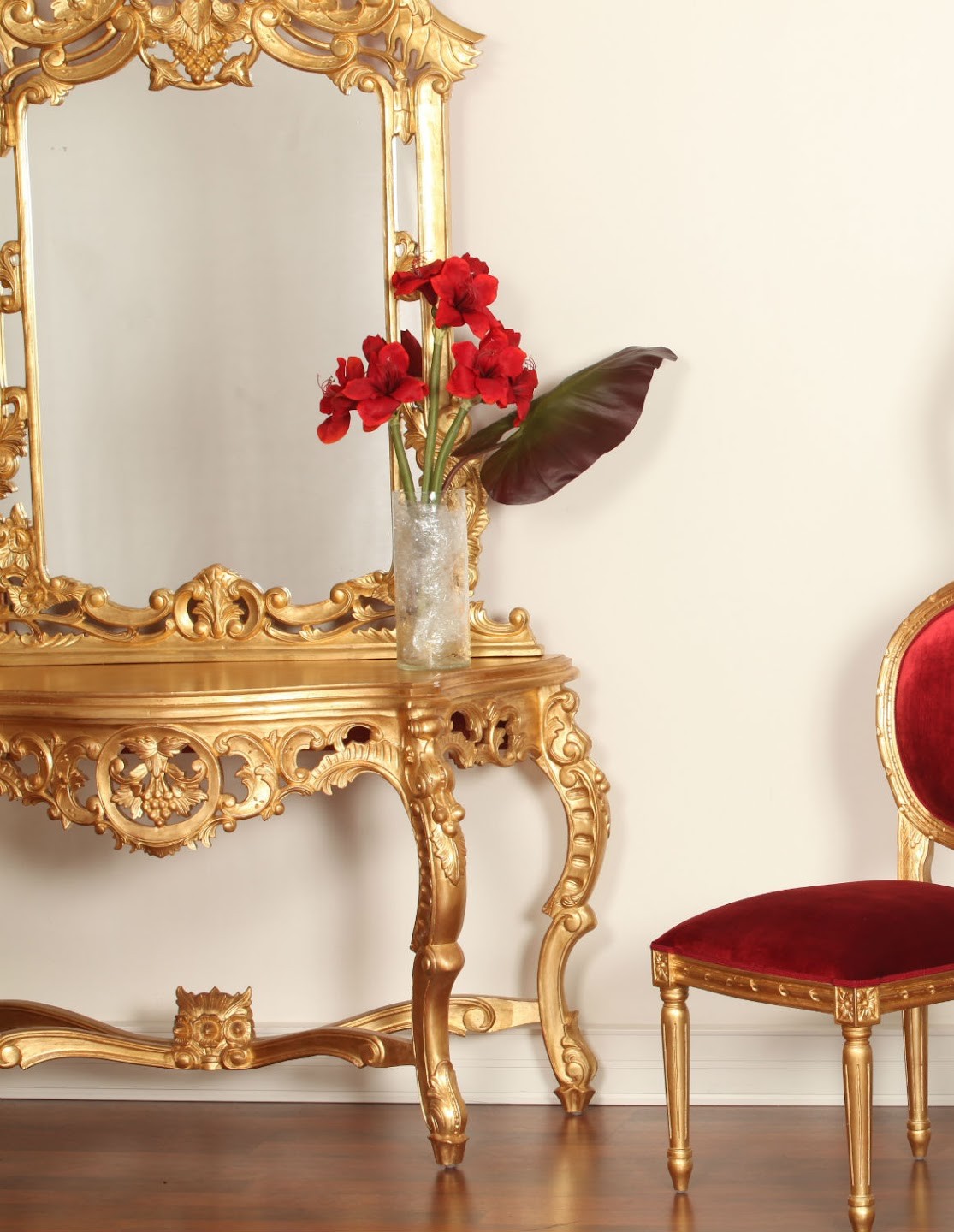 chaise et miroir doré