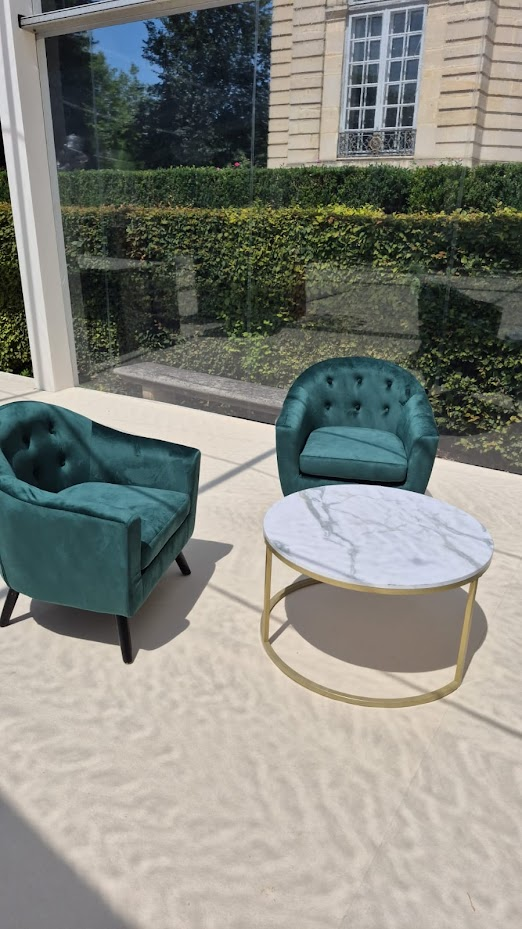fauteuil installé dans une verenda vendu apr deco privé