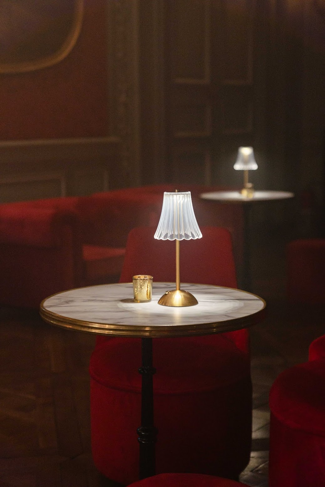 agencement avec du mobilier deco privé pour un bar d'hotel 